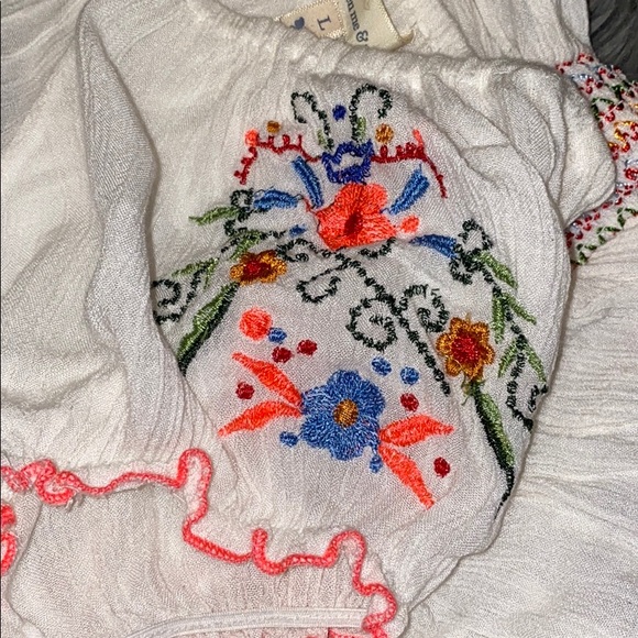 White Embroidered Cinched Waist Shirt - Picture 4 of 4